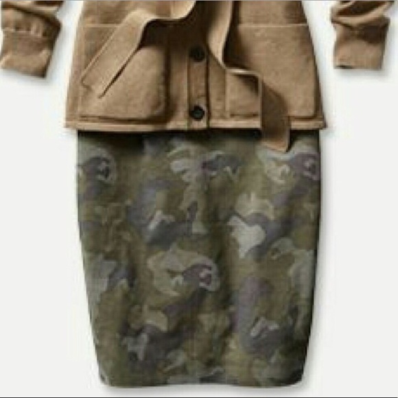 Banana Republic Dresses & Skirts - Banana Republic Camo Pencil Skirt SZ 2